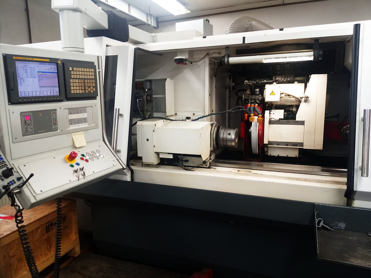 CNC-Schleifmaschine mit Fanuc-Steuerung im Überblick